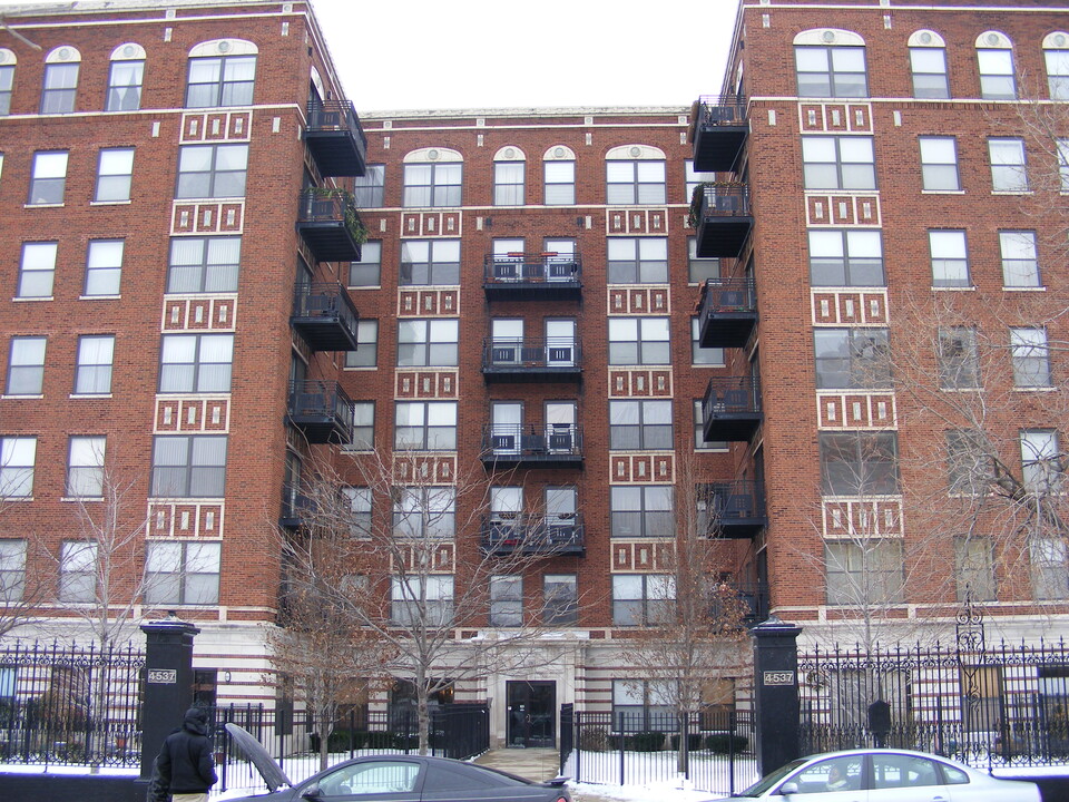 4537 S Drexel Blvd, Unit Drexel Parc Lofts 2bd 2ba in Chicago, IL - Building Photo