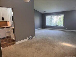 60 Olcott Way in Ridgefield, CT - Building Photo - Building Photo