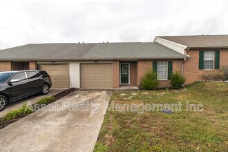 385 Hawthorne Oaks Way in Powell, TN - Building Photo - Building Photo