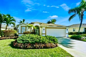 912 Briarwood Blvd in Naples, FL - Building Photo - Building Photo
