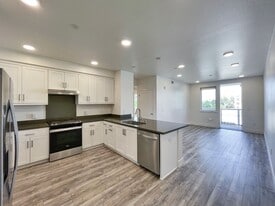 42111 Osgood Rd in Fremont, CA - Building Photo