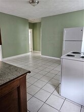 37 Pleasant St in West Warwick, RI - Foto de edificio - Building Photo