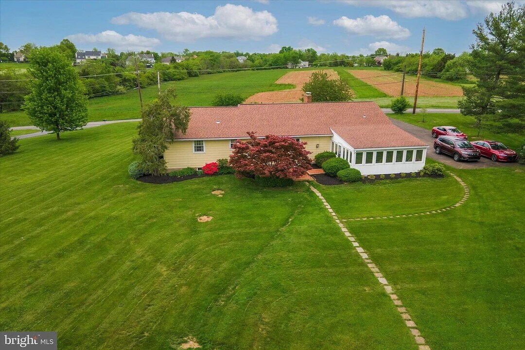 128 Morris Rd in Harleysville, PA - Building Photo