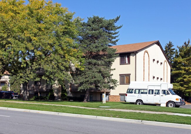 Chartwell Apartments in Toledo, OH - Foto de edificio - Building Photo