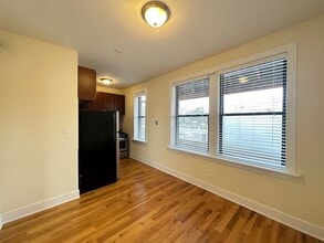 349 Park Ave, Unit J08W in Glencoe, IL - Foto de edificio - Building Photo