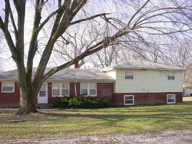 5100 E State Road 234 in Ladoga, IN - Foto de edificio - Building Photo