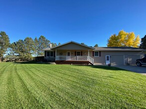 3302 Kerry Dr in Rapid City, SD - Foto de edificio - Building Photo