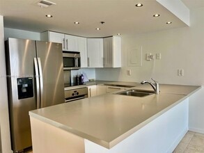 7601 E Treasure Dr, Unit 2308 in North Bay Village, FL - Building Photo - Building Photo