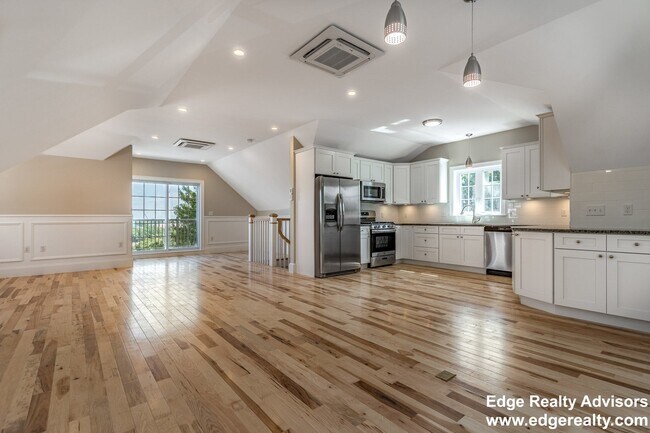 130 Bigelow St, Unit 1 in Boston, MA - Building Photo - Building Photo