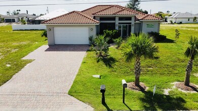 1324 Old Burnt Store Rd N in Cape Coral, FL - Building Photo - Building Photo