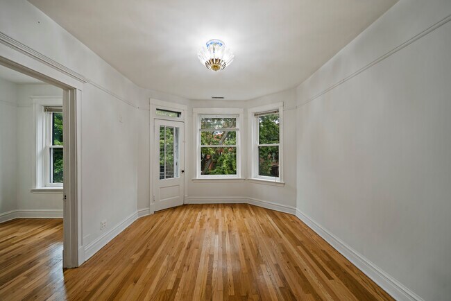 2325 W Rice St, Unit Ukranian Village 2bd in Chicago, IL - Building Photo - Building Photo