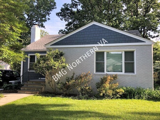 property at 1100 S Forest Dr