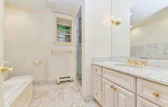 458 Beacon St, Unit 3E in Boston, MA - Building Photo - Building Photo