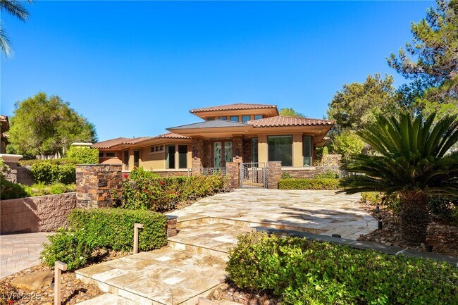 2 Castle Oaks Ct in Las Vegas, NV - Building Photo - Building Photo