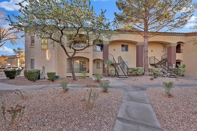 7885 W Flamingo Rd in Las Vegas, NV - Foto de edificio - Building Photo