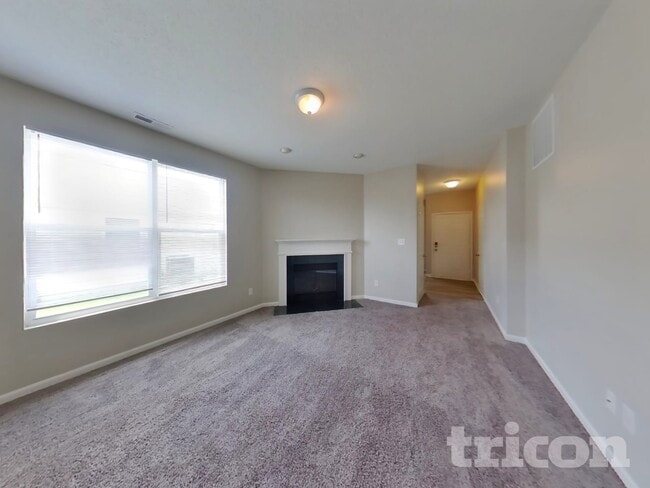 12675 Old Pond Rd in Noblesville, IN - Foto de edificio - Building Photo