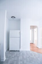 3950 W Roscoe St, Unit 1A in Chicago, IL - Building Photo - Building Photo