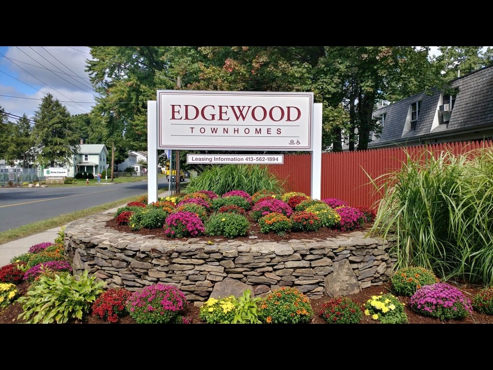 Edgewood Apartments **No Vacancies*** in Irvine, KY - Building Photo