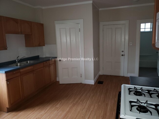 16 Webster Ave, Unit 3 in Somerville, MA - Foto de edificio - Building Photo