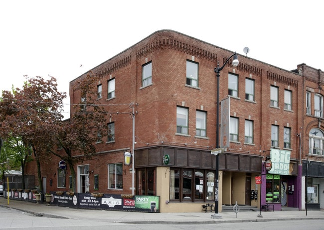 3044-3048 Dundas St W