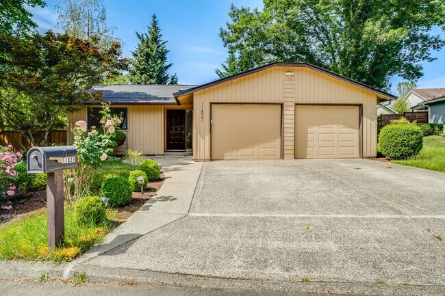 property at 11821 SE Sunnycreek Ln