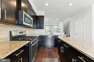 1111 Trenton Pl SE in Washington, DC - Building Photo - Building Photo