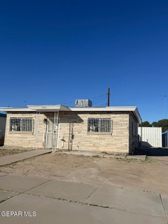 property at 4405 Durazno Ave