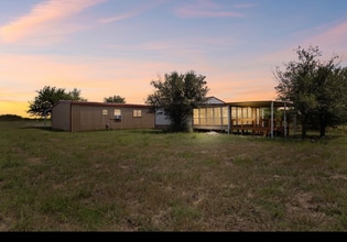 342 Co Rd 2146 in Greenville, TX - Foto de edificio - Building Photo