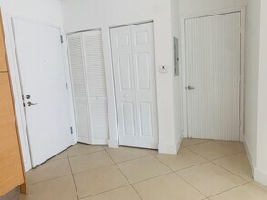 2275 Biscayne Blvd in Miami, FL - Foto de edificio - Building Photo