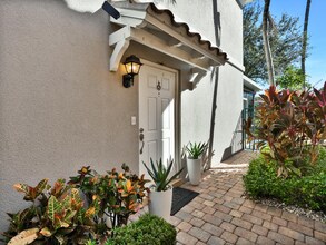 5609 Cove Cir in Naples, FL - Building Photo - Building Photo