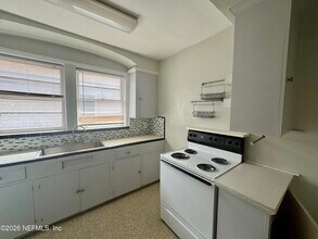 2338 Oak St in Jacksonville, FL - Foto de edificio - Building Photo