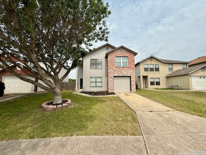 6919 Waterfall Pass in Converse, TX - Building Photo