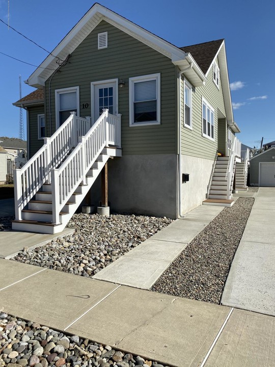 10 Pershing Ave in Manasquan, NJ - Building Photo