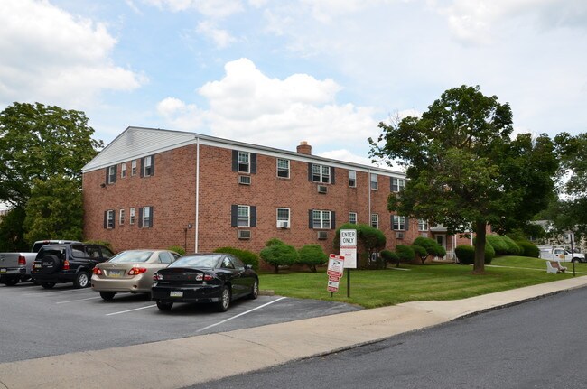 Coventry Garden in Pottstown, PA - Foto de edificio - Building Photo
