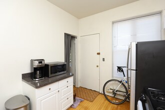 2905 N Mildred Ave in Chicago, IL - Building Photo - Building Photo