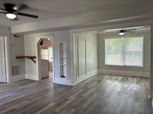 806 2nd St, Unit 806 1/2 Unit B in Belton, MO - Foto de edificio - Building Photo