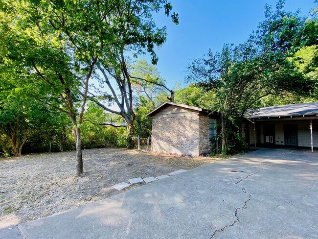 property at 603 E Oltorf St