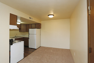 Woodfield Queenwood Apartments in Morton, IL - Foto de edificio - Interior Photo