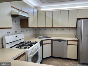 19 Mendrey Ct in Trenton, NJ - Building Photo - Building Photo