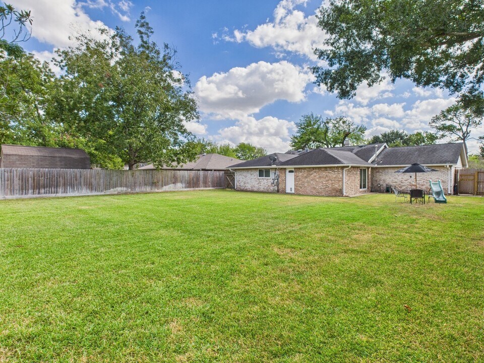 13010 Foxburo Dr in Houston, TX - Building Photo