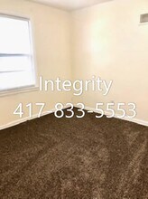 1040 S Kentwood Ave in Springfield, MO - Building Photo - Building Photo