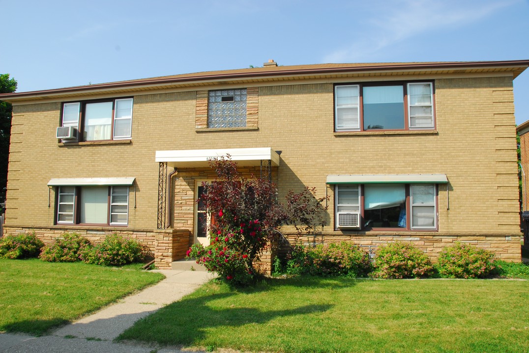 6750 W Lisbon Ave in Milwaukee, WI - Foto de edificio