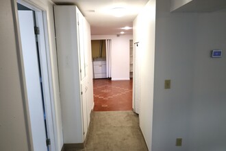 5105 SE Tibbetts St, Unit basement in Portland, OR - Building Photo - Building Photo