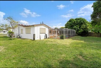 7160 SW 5th Ct in Pembroke Pines, FL - Building Photo - Building Photo