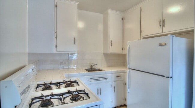 1549 San Carlos Ave in San Carlos, CA - Building Photo - Building Photo