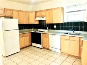 8 Berkeley St, Unit 1 in Watertown, MA - Foto de edificio - Building Photo