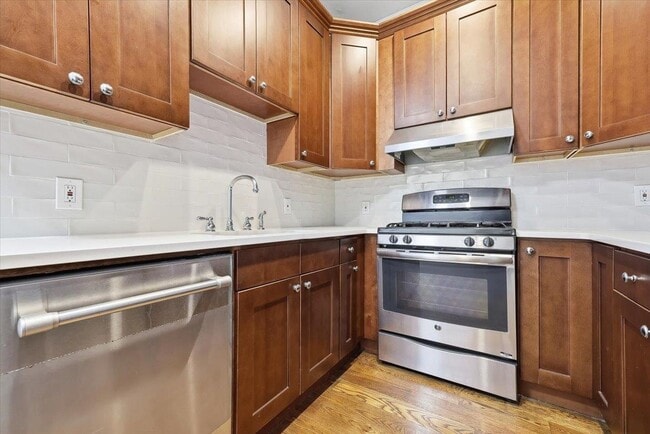 202 Bowers St in Jersey City, NJ - Building Photo - Building Photo