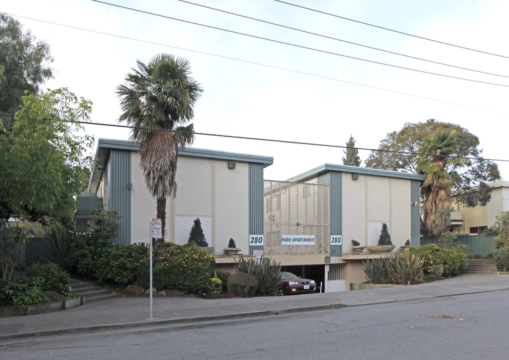 Park Apartment in Palo Alto, CA - Building Photo