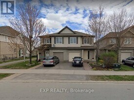 742 Cedar Creek Dr in Ottawa, ON - Building Photo