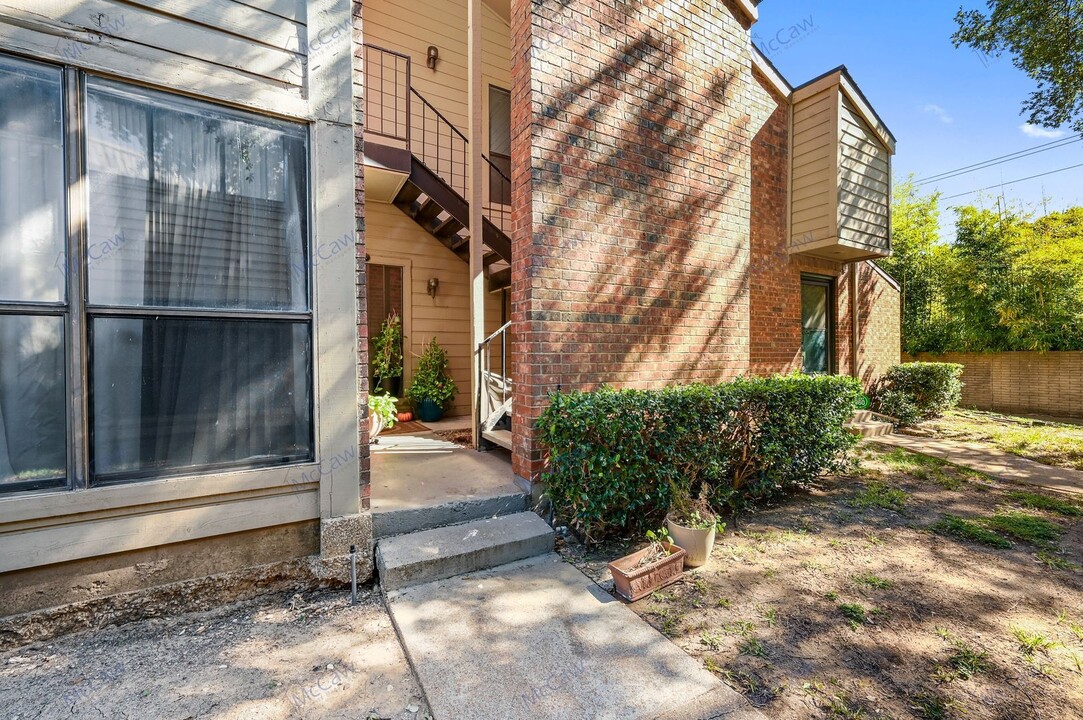 9254 Forest Ln in Dallas, TX - Building Photo